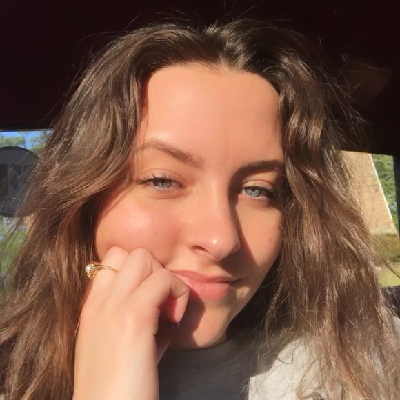 Meet your Posher, Makayla - Picture 1 of 1